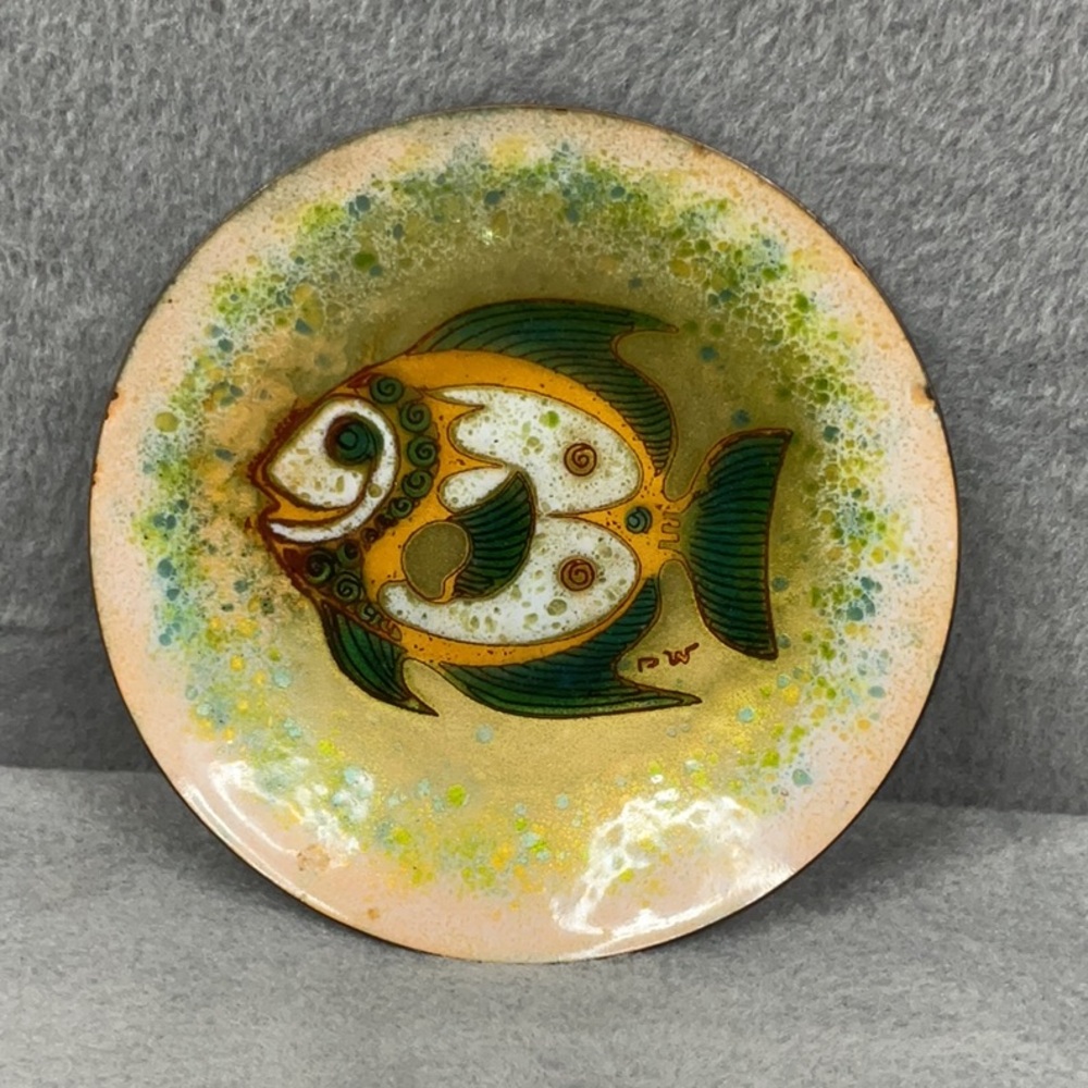 Phyllis Wallen Artistic Mid-Century Enamel on Copper “Fish” Design Glass Plate - Picture 9 of 15